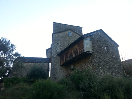 Château de Calberte et son village Château de Calberte et son village