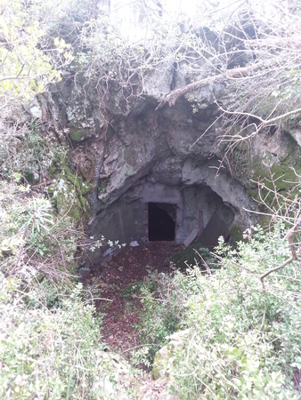 La grotte sous la route La grotte sous la route