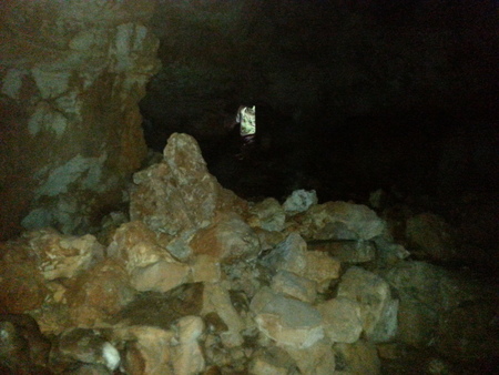 La grotte sous la route