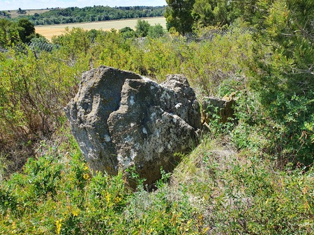 Dolmen de Perrières Dolmen de Perrières