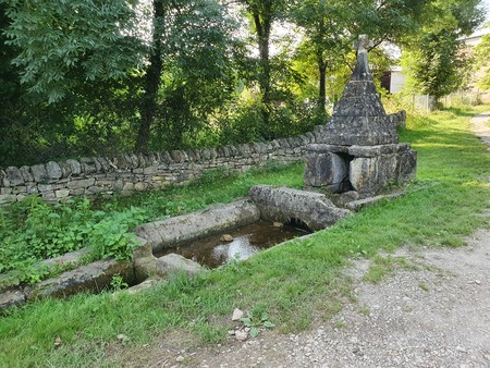 Fontaine de Cornuéjouls Fontaine de Cornuéjouls