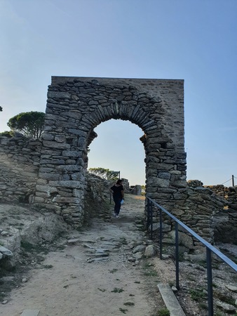 Poblat medieval de Santa Creu de Rodes