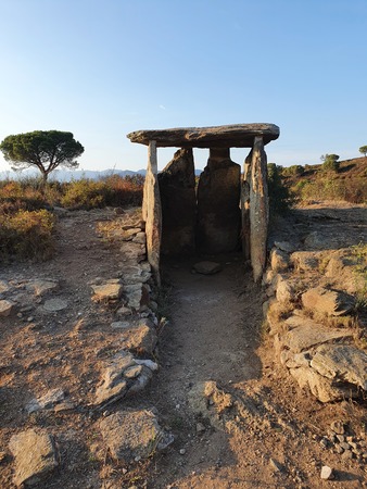 Dolmen de les Vinyes Mortes Dolmen de les Vinyes Mortes