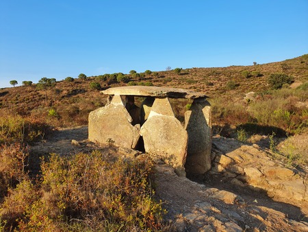 Dolmen de les Vinyes Mortes Dolmen de les Vinyes Mortes