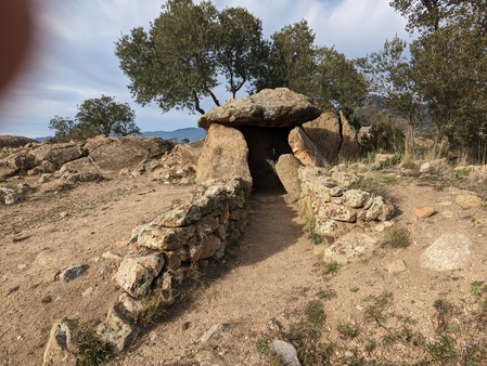 Dolmen de la Gutina Dolmen de la Gutina