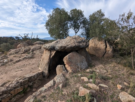 Dolmen de la Gutina Dolmen de la Gutina
