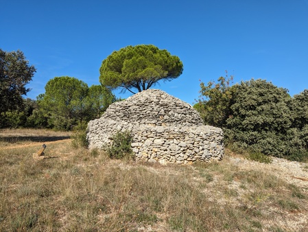 Capitelle de l’enclos des deux cèdres Capitelle de l’enclos des deux cèdres