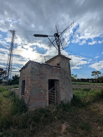 Puits avec pompe à vent