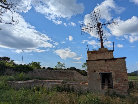 Puits avec pompe à vent
