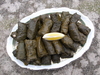 Dolmas ou feuilles de vigne farcies aux plantes sauvages